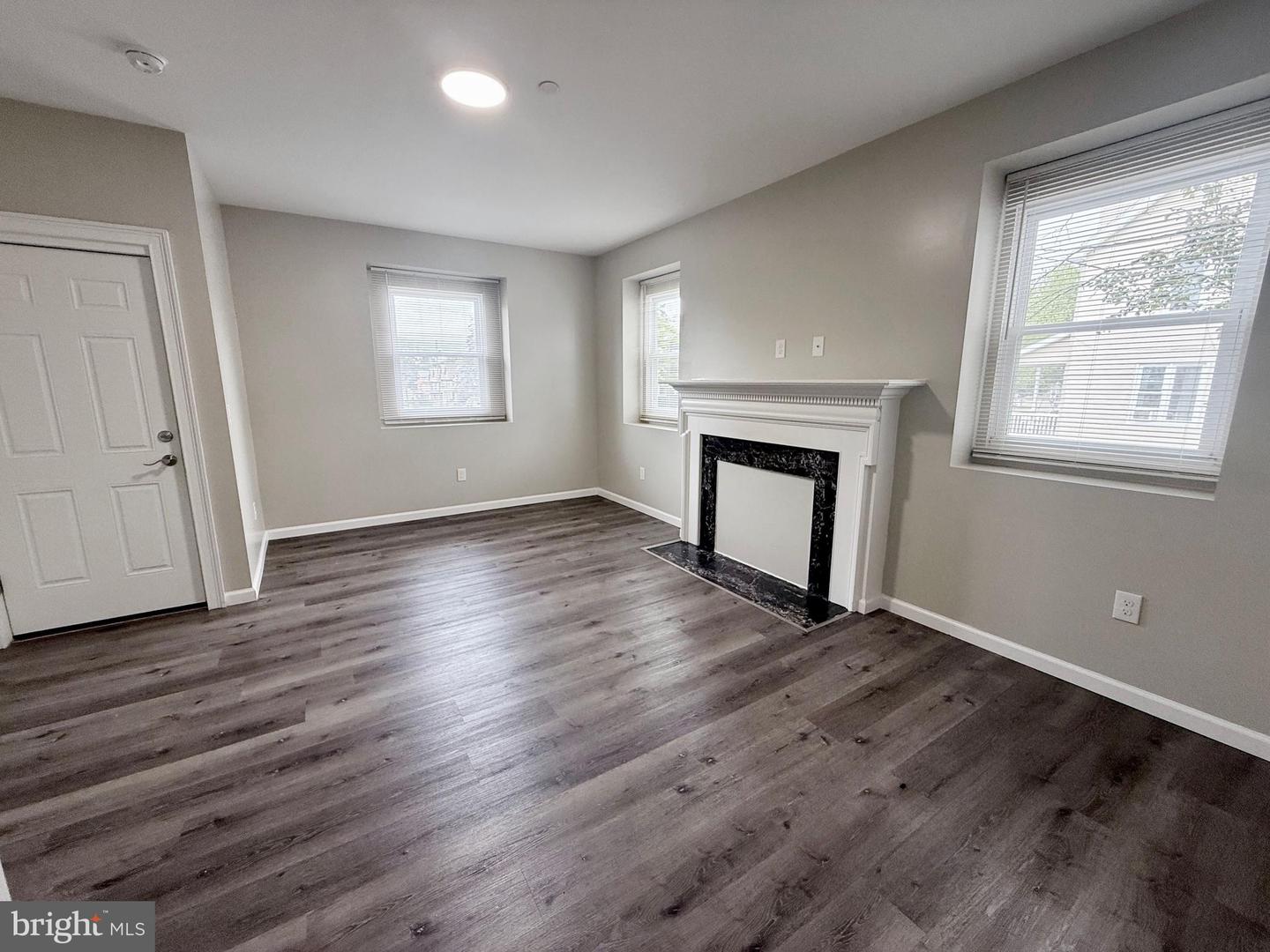 801 W Broad St Property Photo 14
