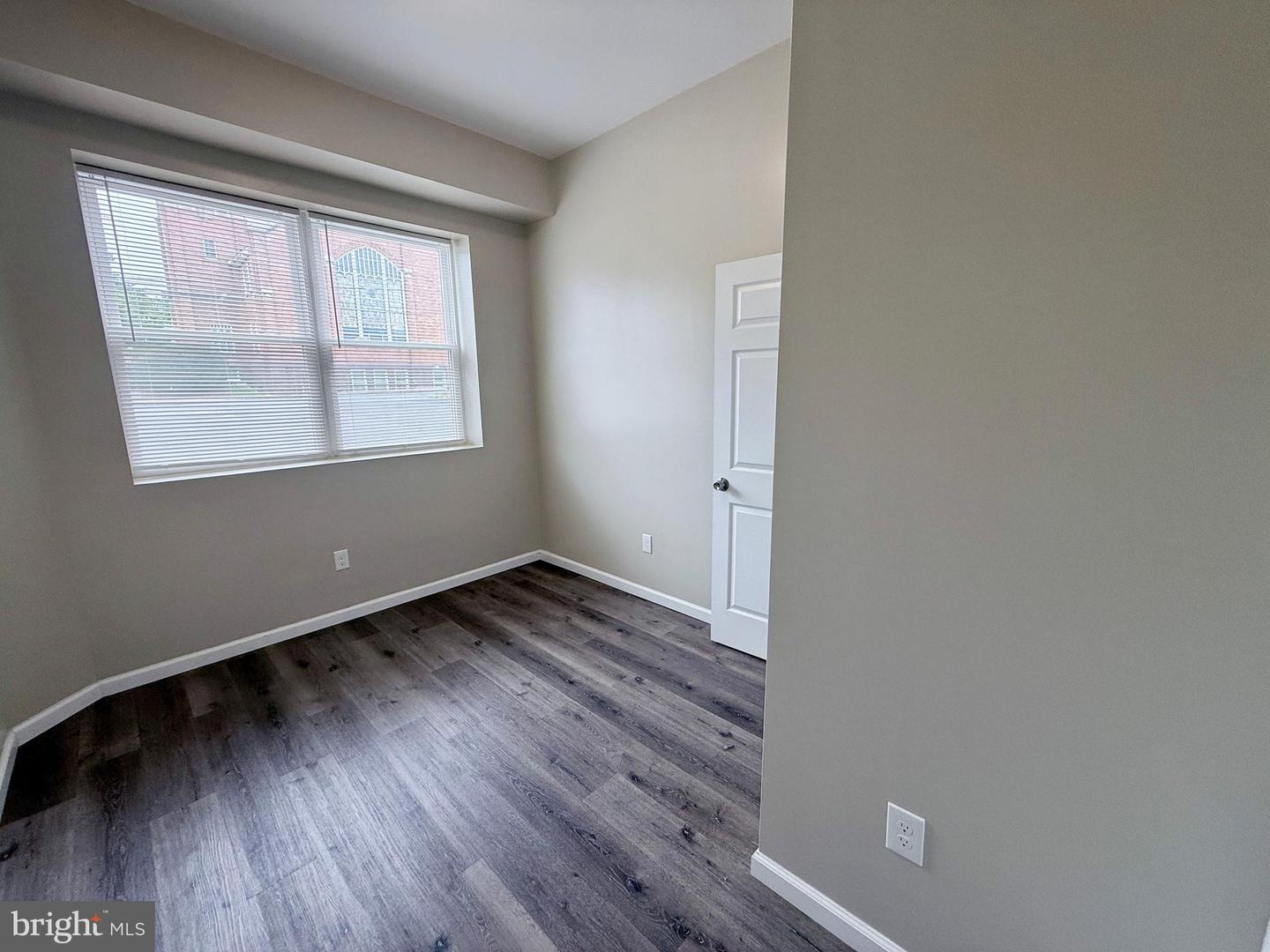 801 W Broad St Property Photo 28