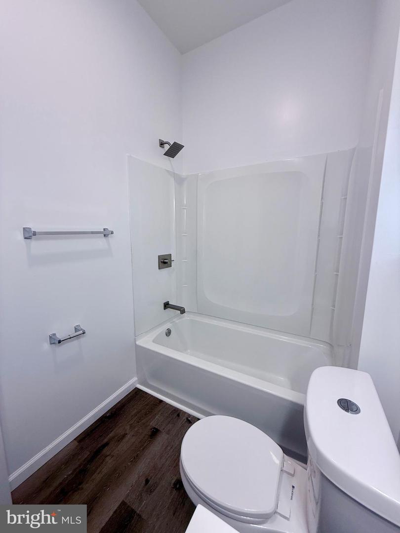 801 W Broad St Property Photo 30