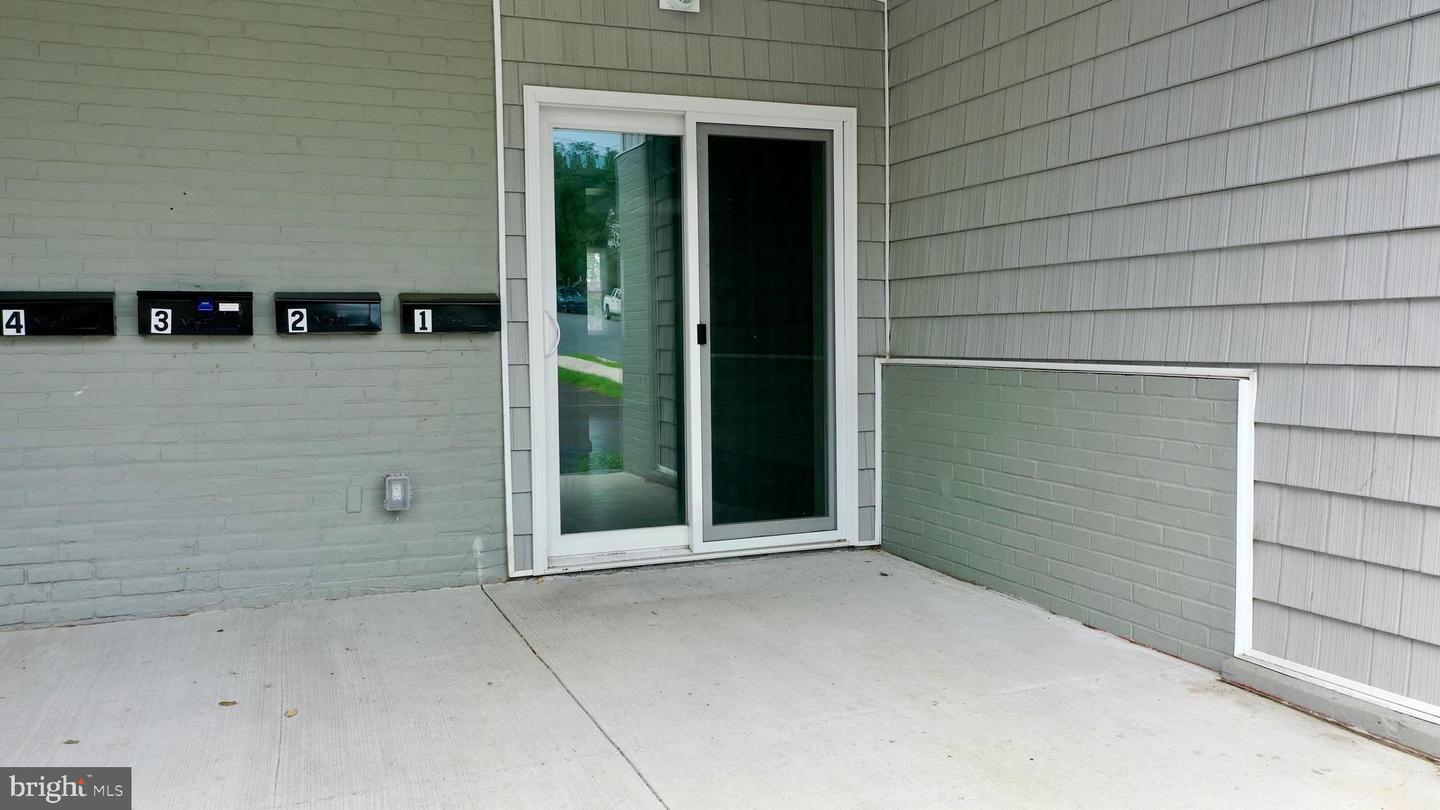 801 W Broad St Property Photo 34