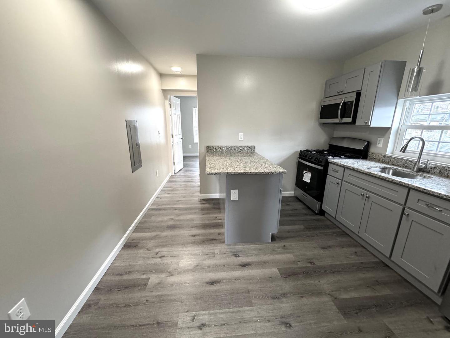 801 W Broad St Property Photo 35