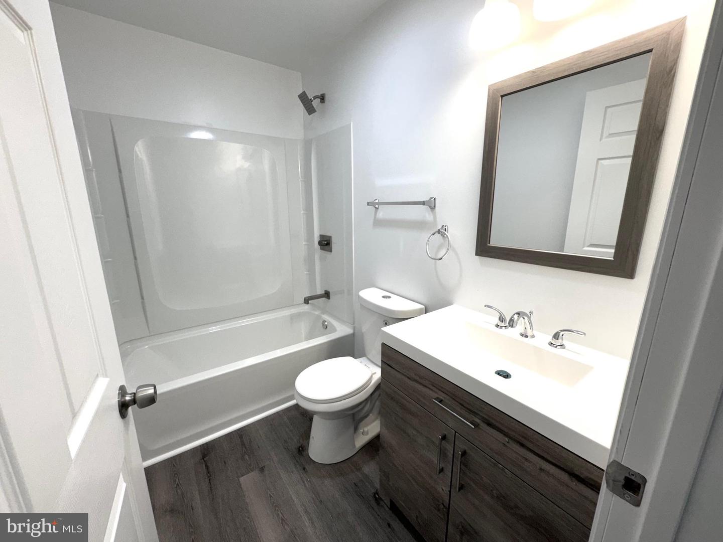 801 W Broad St Property Photo 38