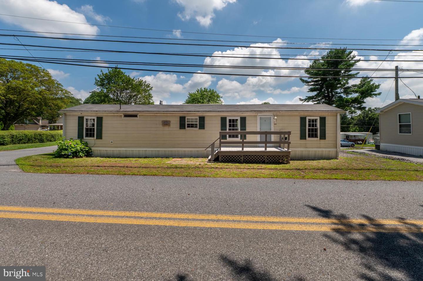 4403 Wolfs Crossing Rd Property Photo 1