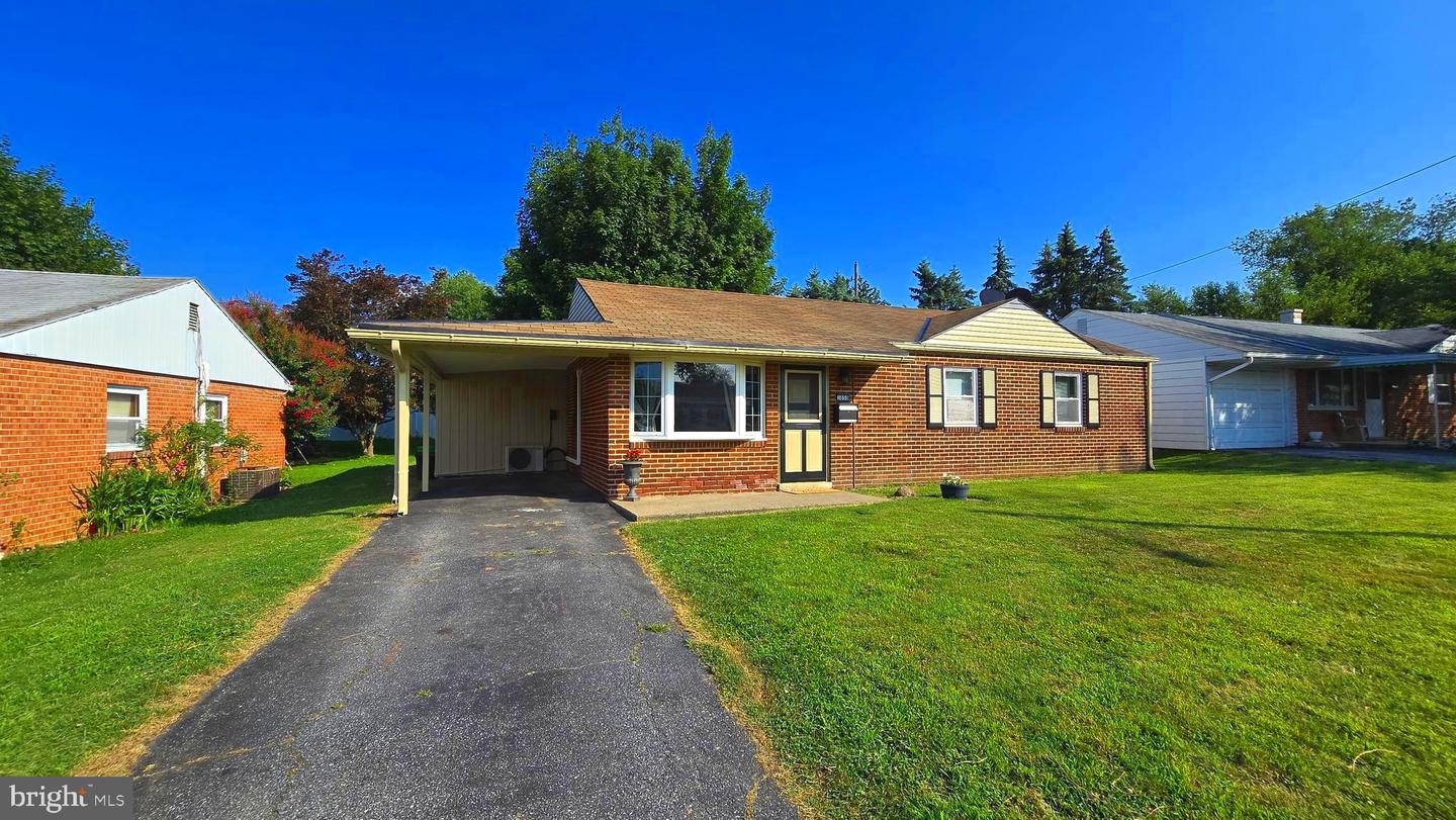 3050 Roxford Rd Property Photo 1