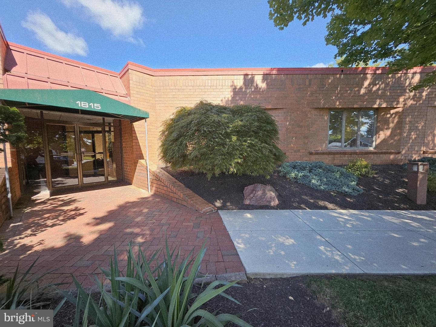 1815 Schadt Ave Property Photo 1