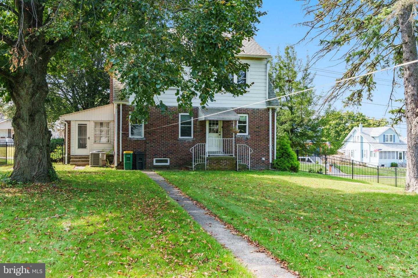725 E Main Street Property Photo 4