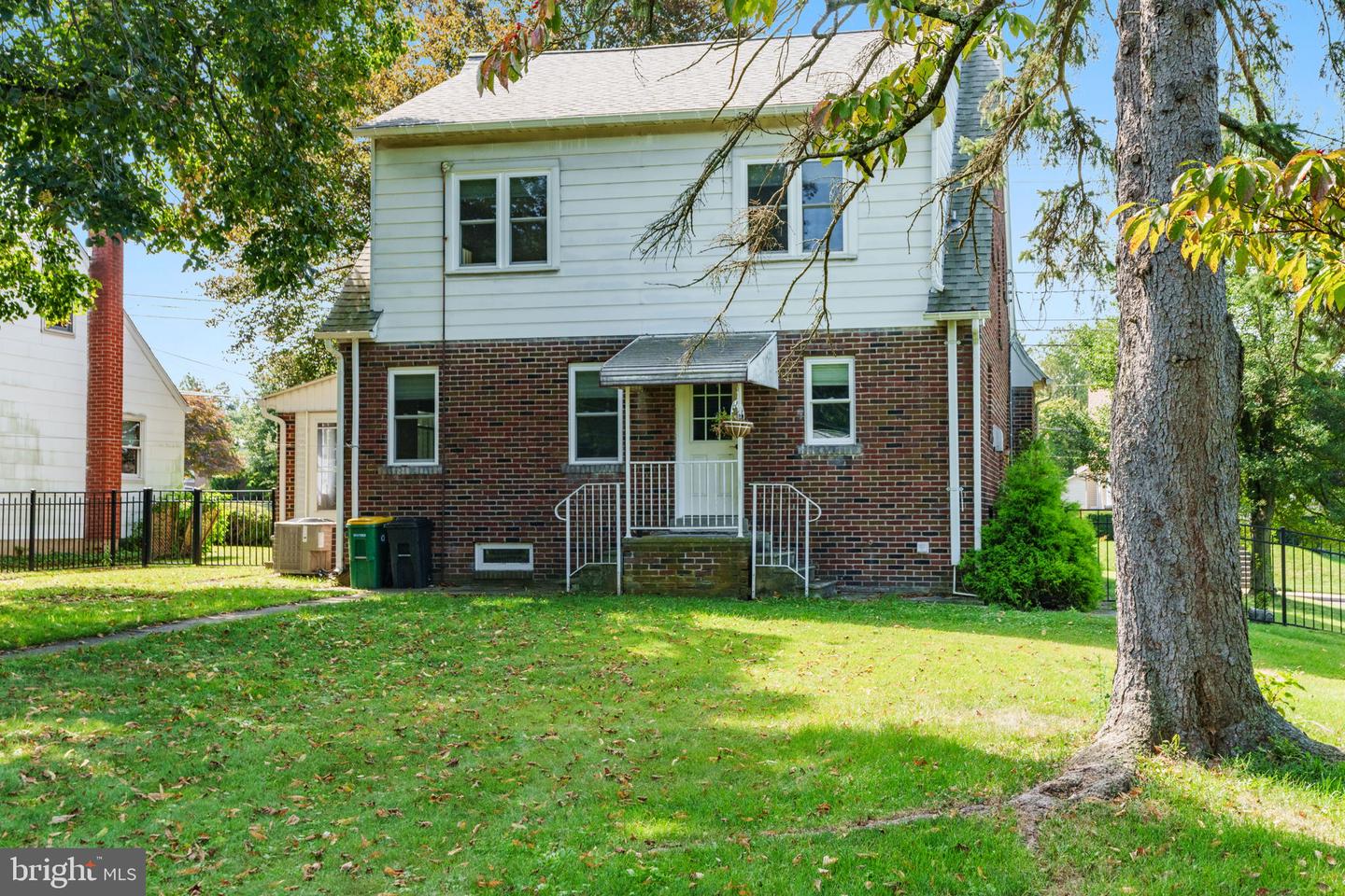 725 E Main Street Property Photo 5