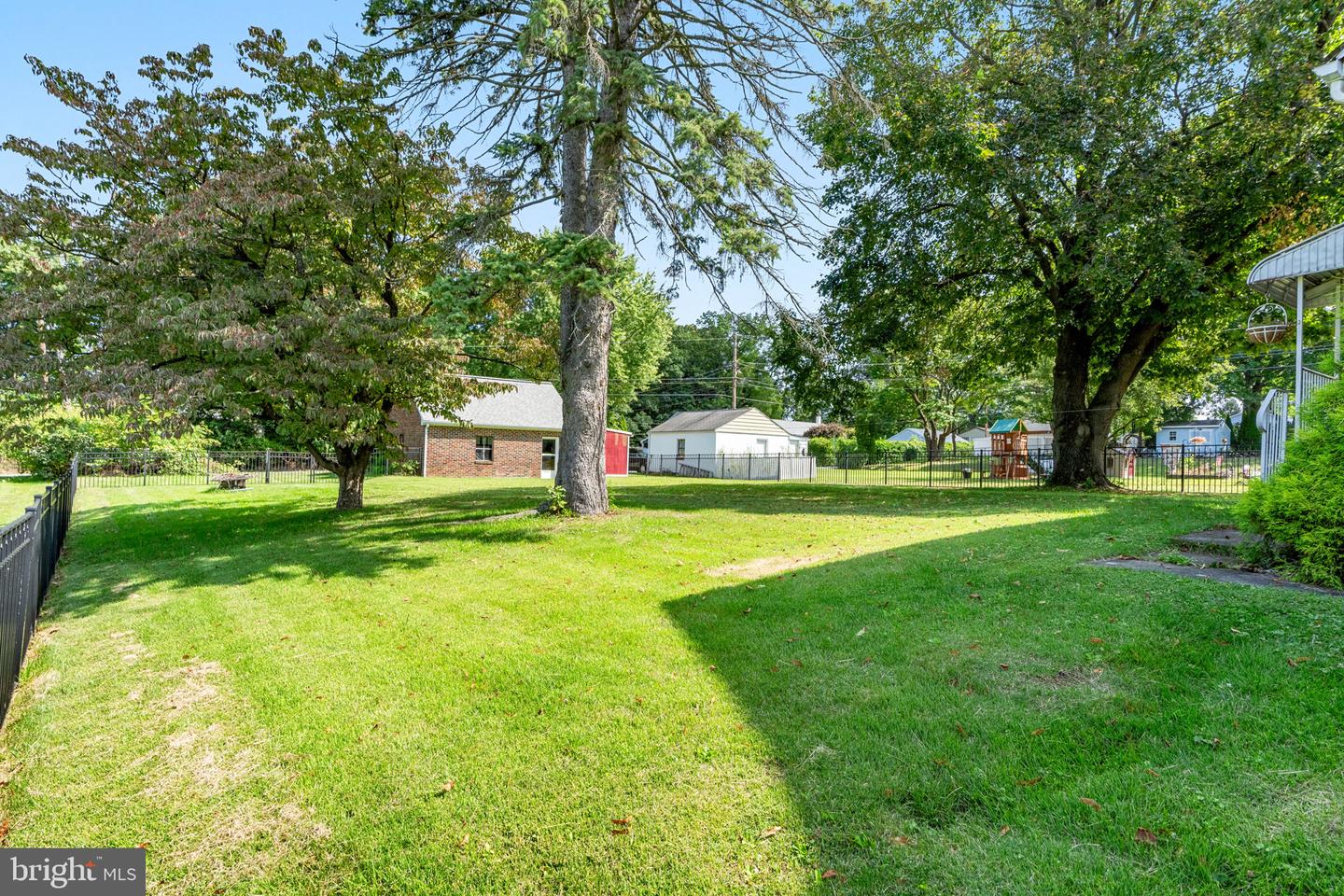 725 E Main Street Property Photo 9