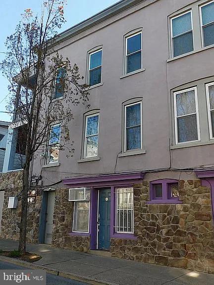 1225 W Walnut St Property Photo 24