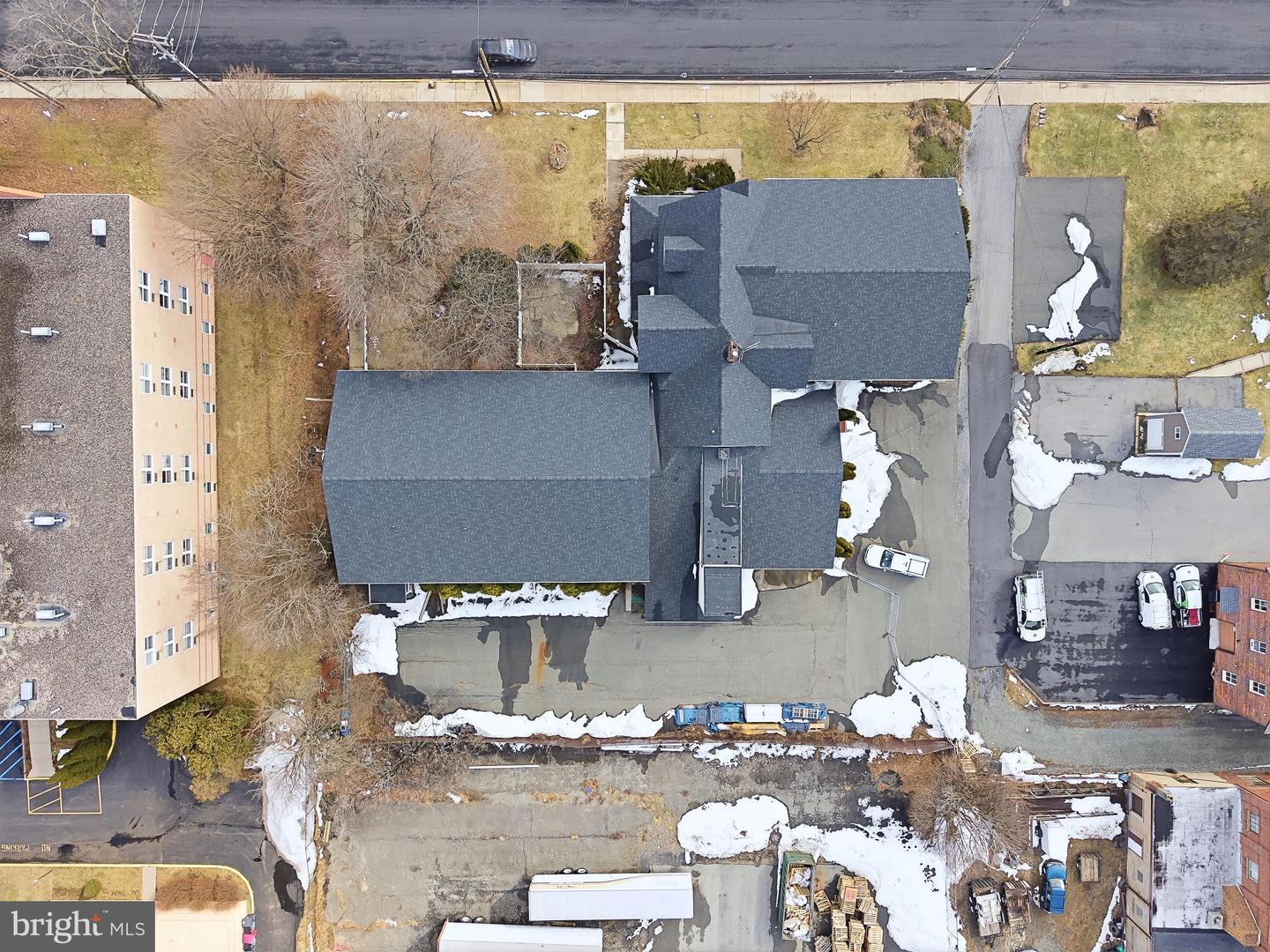 659 Broad St Property Photo 4