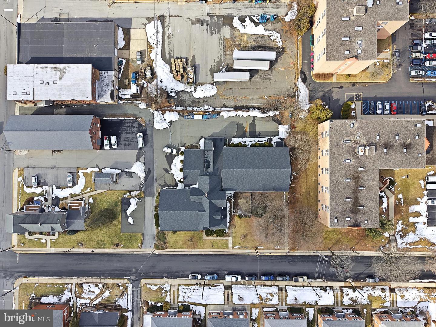 659 Broad St Property Photo 6