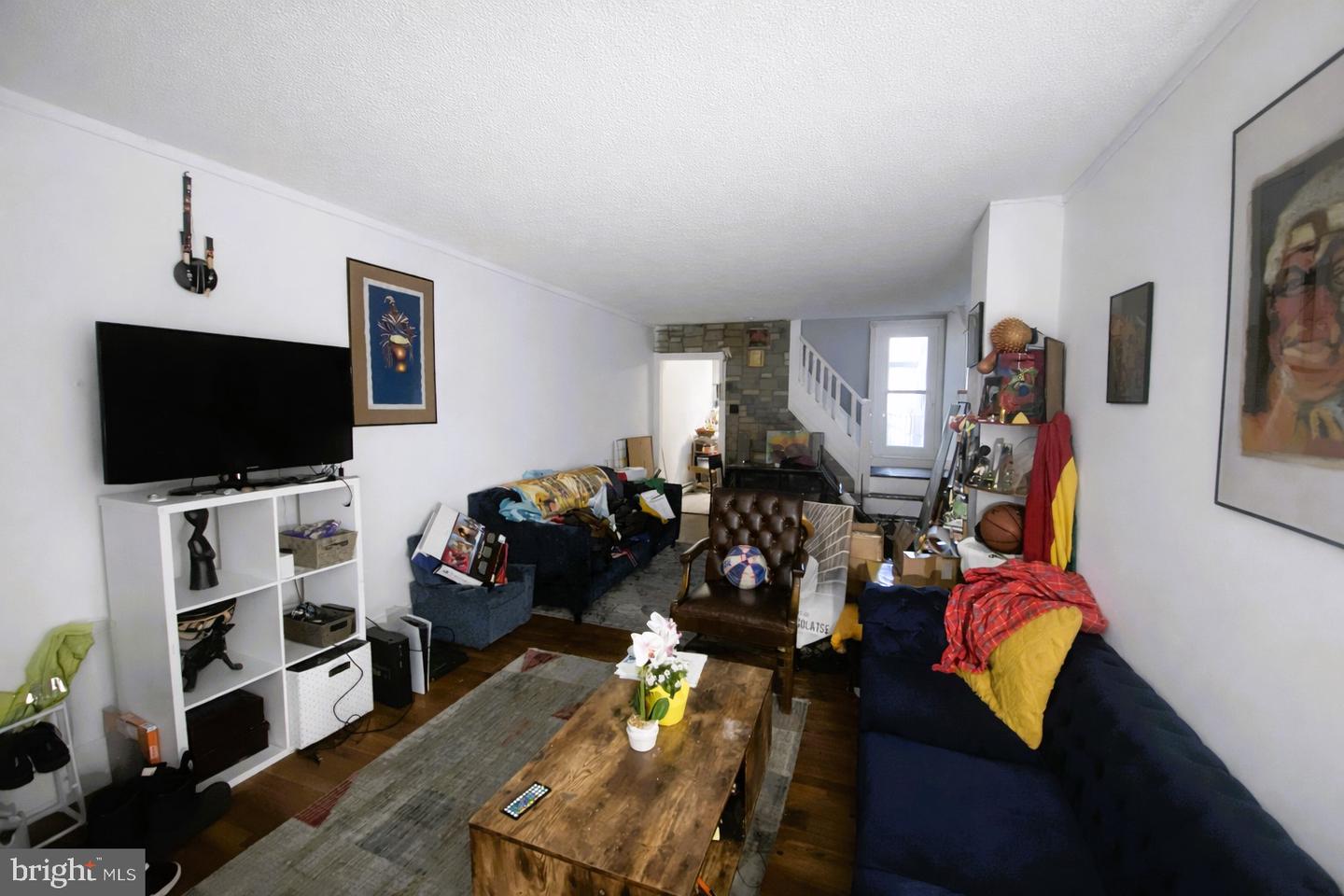 274 E Elm St Property Photo 4
