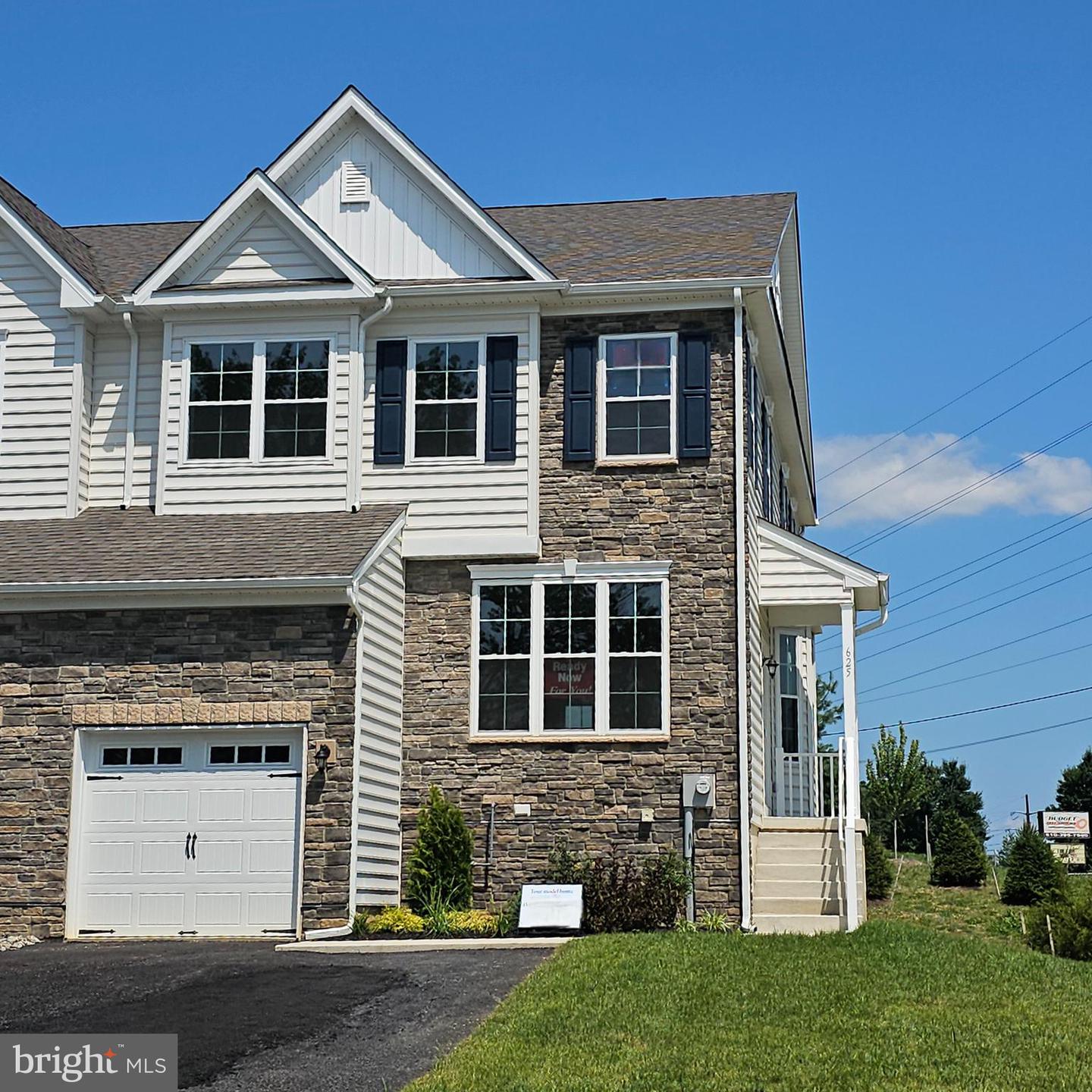 625 Fountain View Cir Property Photo 1