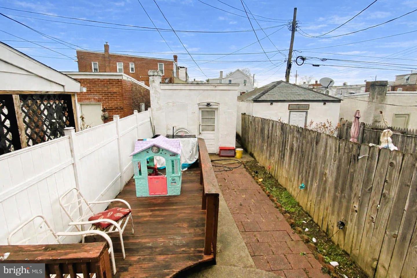 1217 W Allen St Property Photo 6