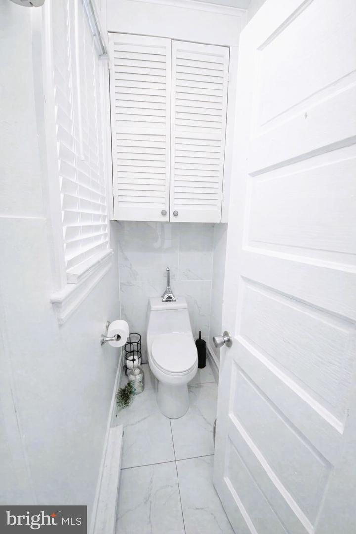 1217 W Allen St Property Photo 13