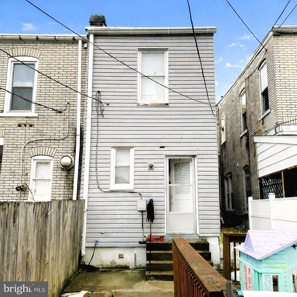 1217 W Allen St Property Photo 24