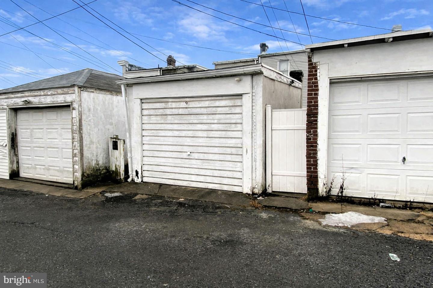 1217 W Allen St Property Photo 25