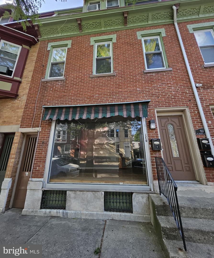 937 W Walnut St #c1 Property Photo 1