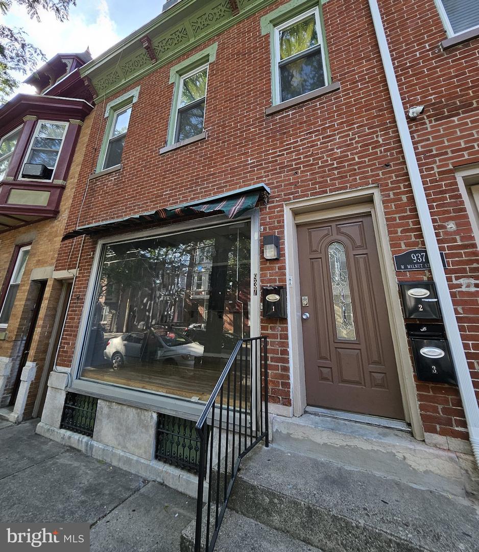 937 W Walnut St #c1 Property Photo 2