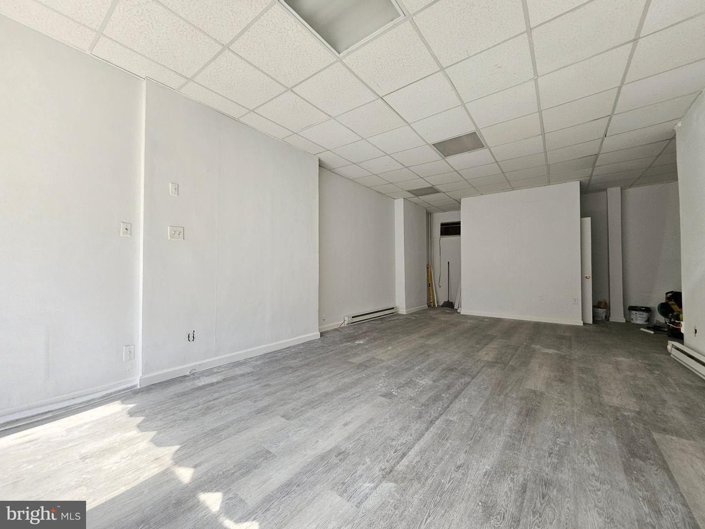 937 W Walnut St #c1 Property Photo 3