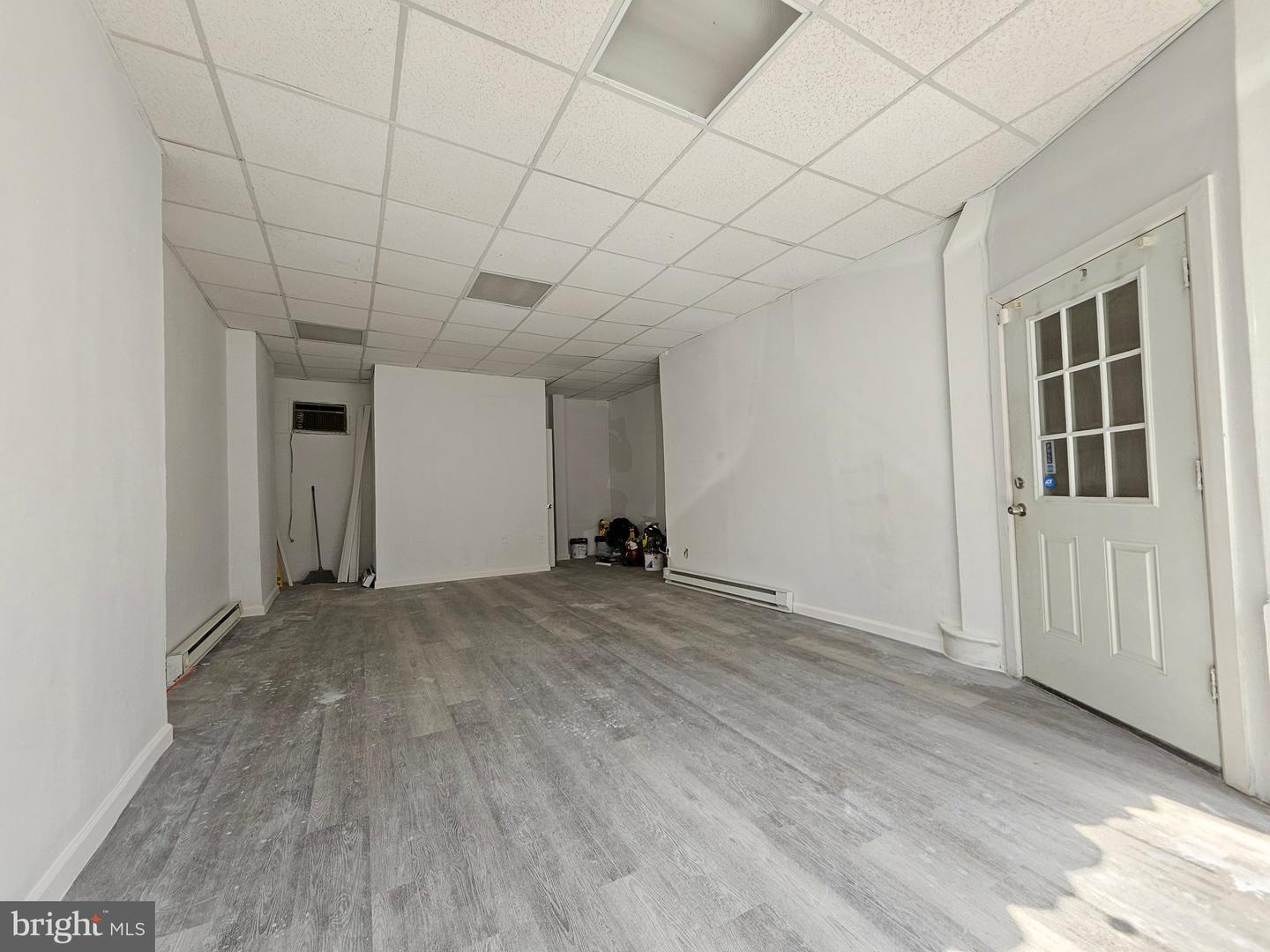 937 W Walnut St #c1 Property Photo 4