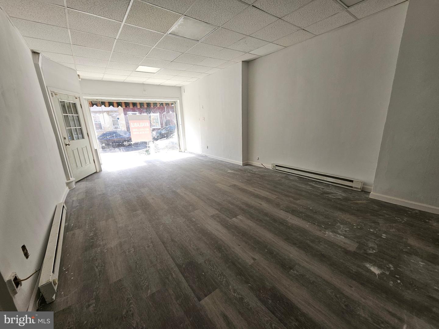937 W Walnut St #c1 Property Photo 6