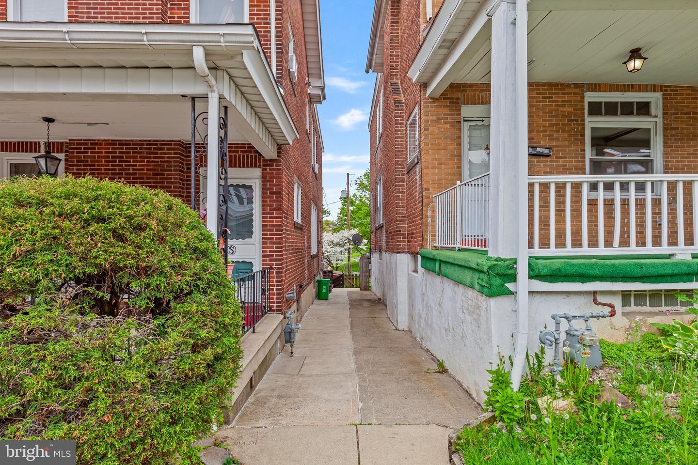 120 N Saint George St Property Photo 3