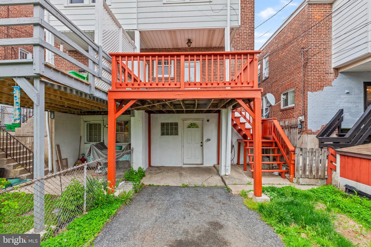 120 N Saint George St Property Photo 5