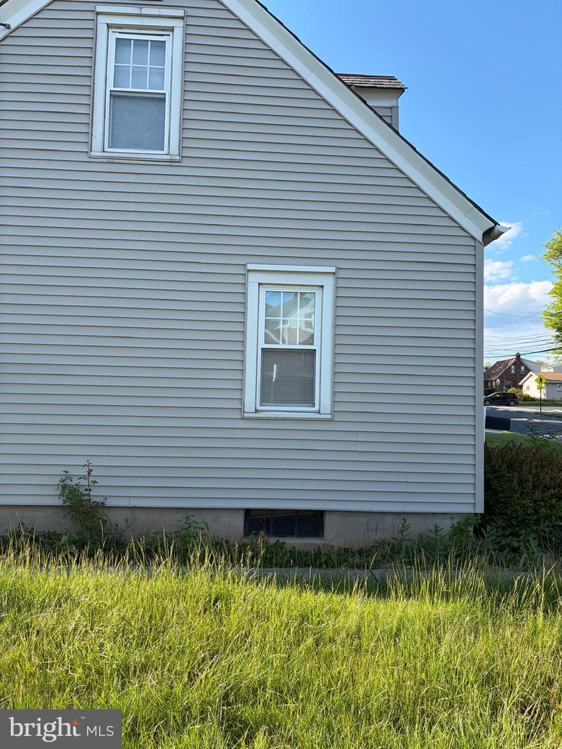 822-826 N Irving St Property Photo 4