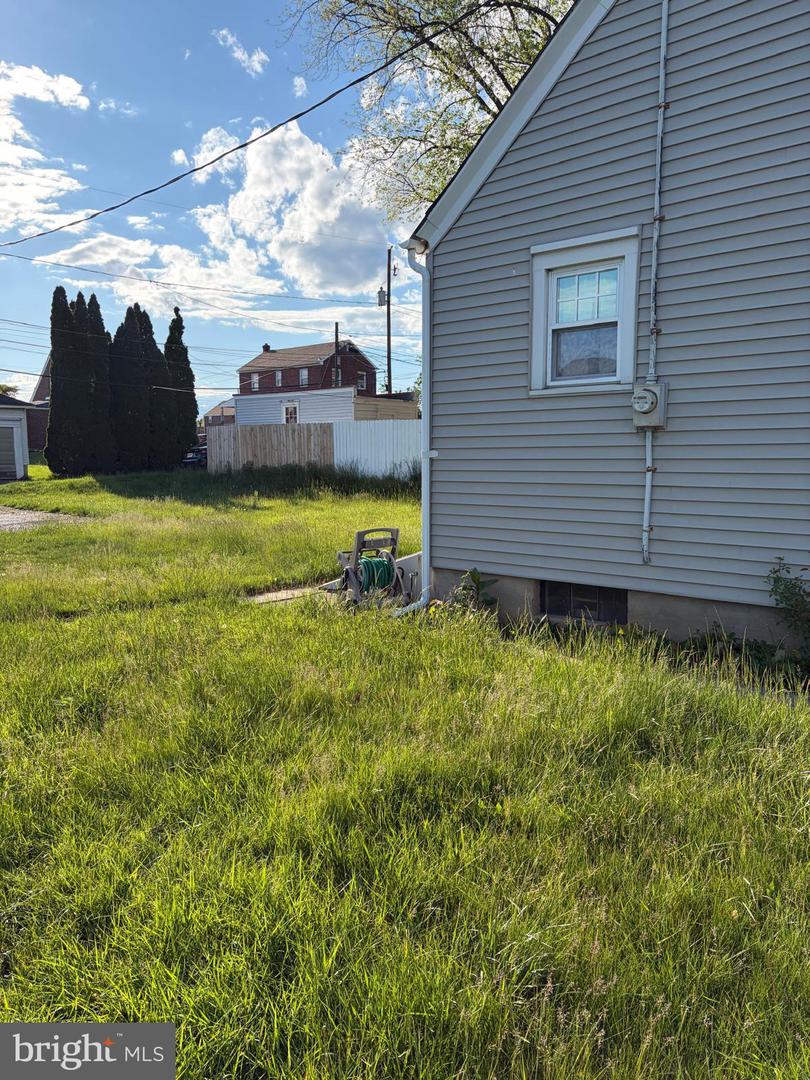 822-826 N Irving St Property Photo 5