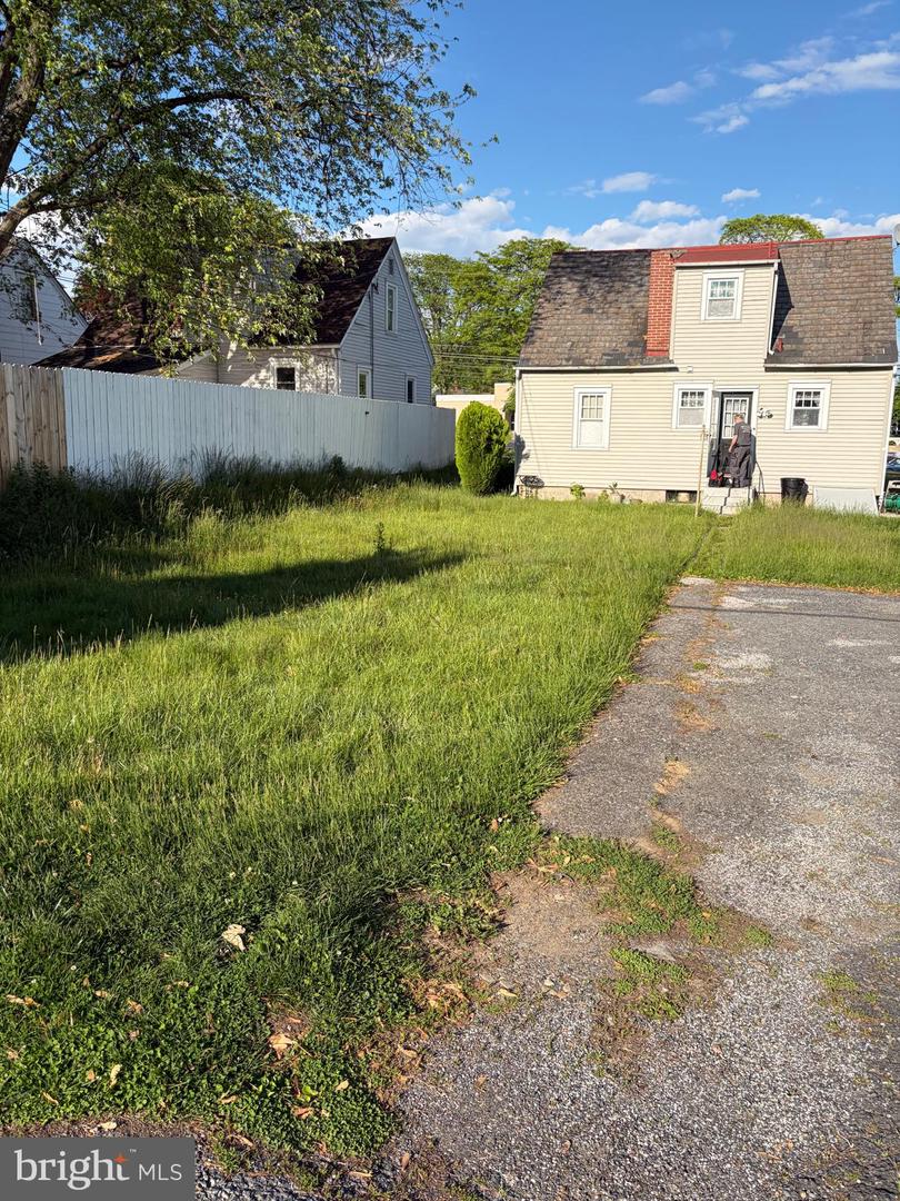822-826 N Irving St Property Photo 6