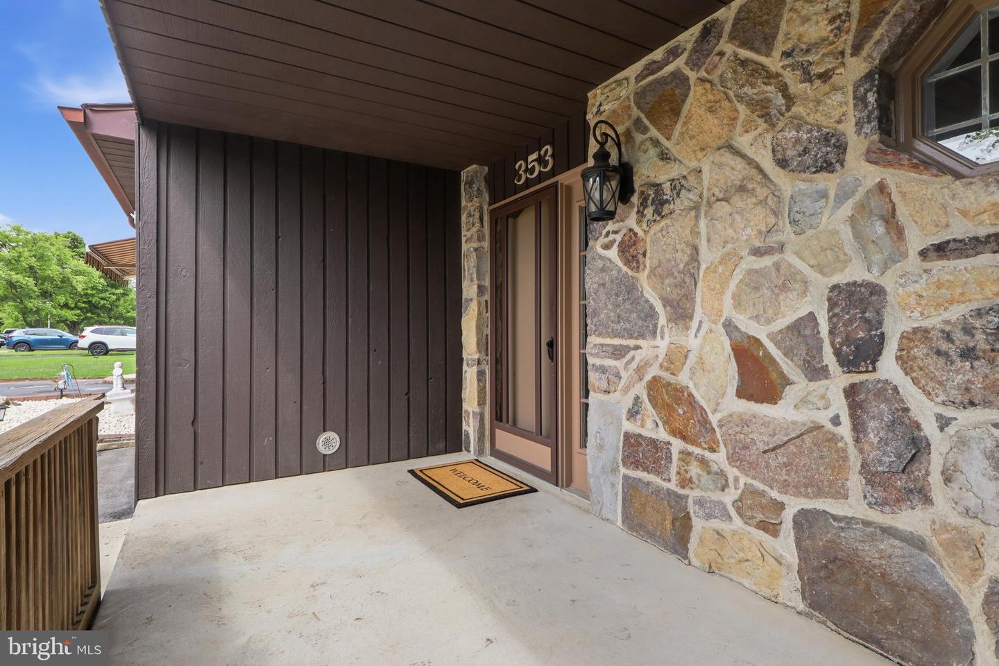 353 Tamarack Dr Property Photo 5
