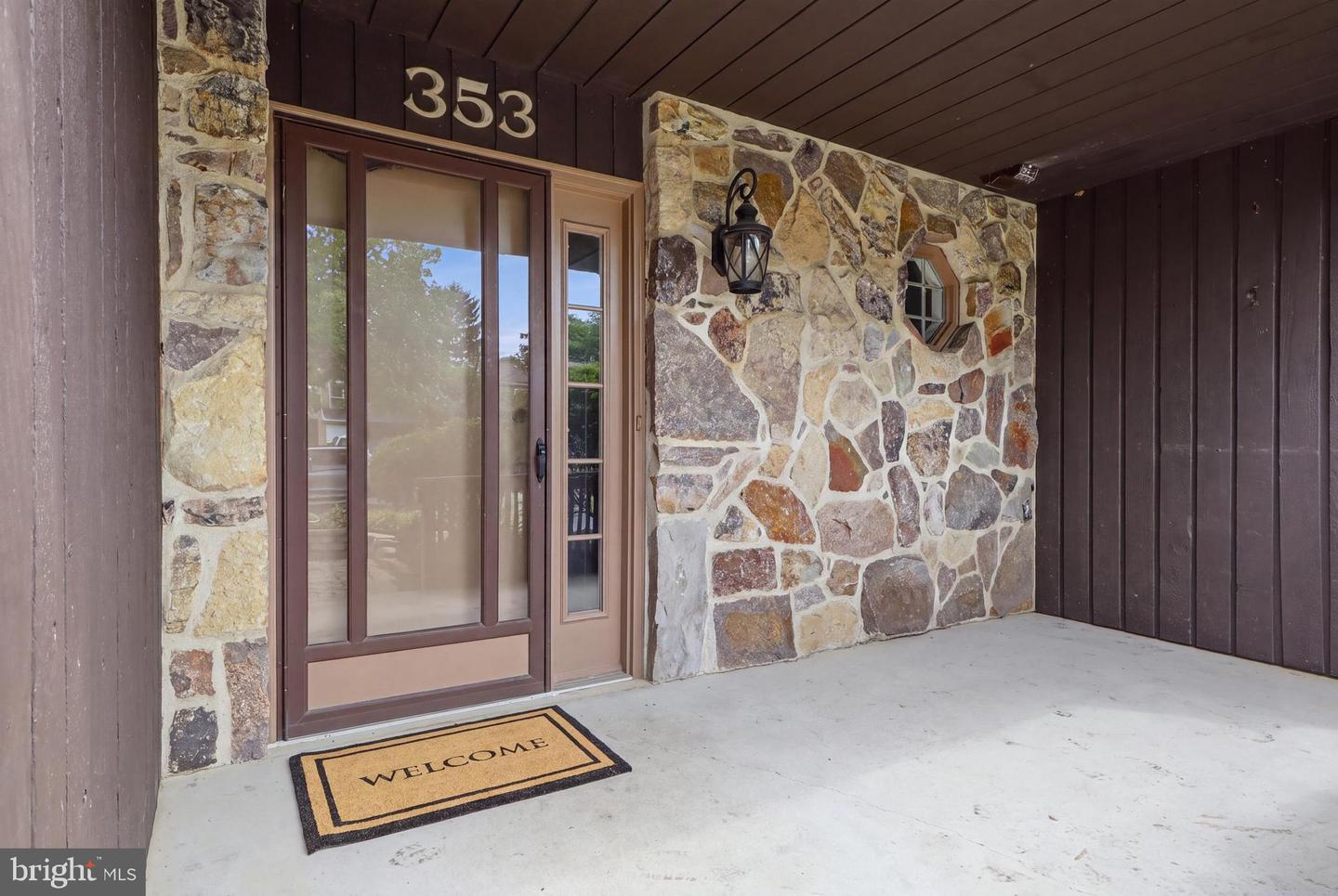 353 Tamarack Dr Property Photo 6