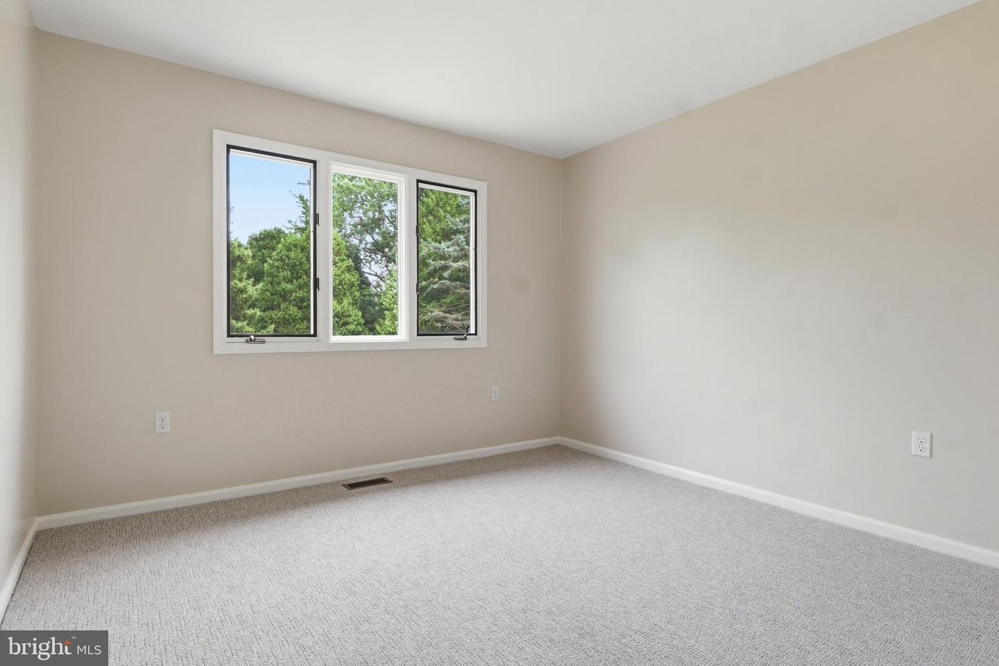 353 Tamarack Dr Property Photo 27