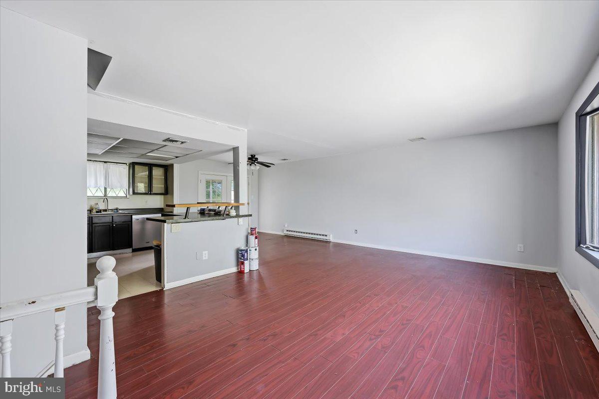 2230 N Lehigh Ave Property Photo 13