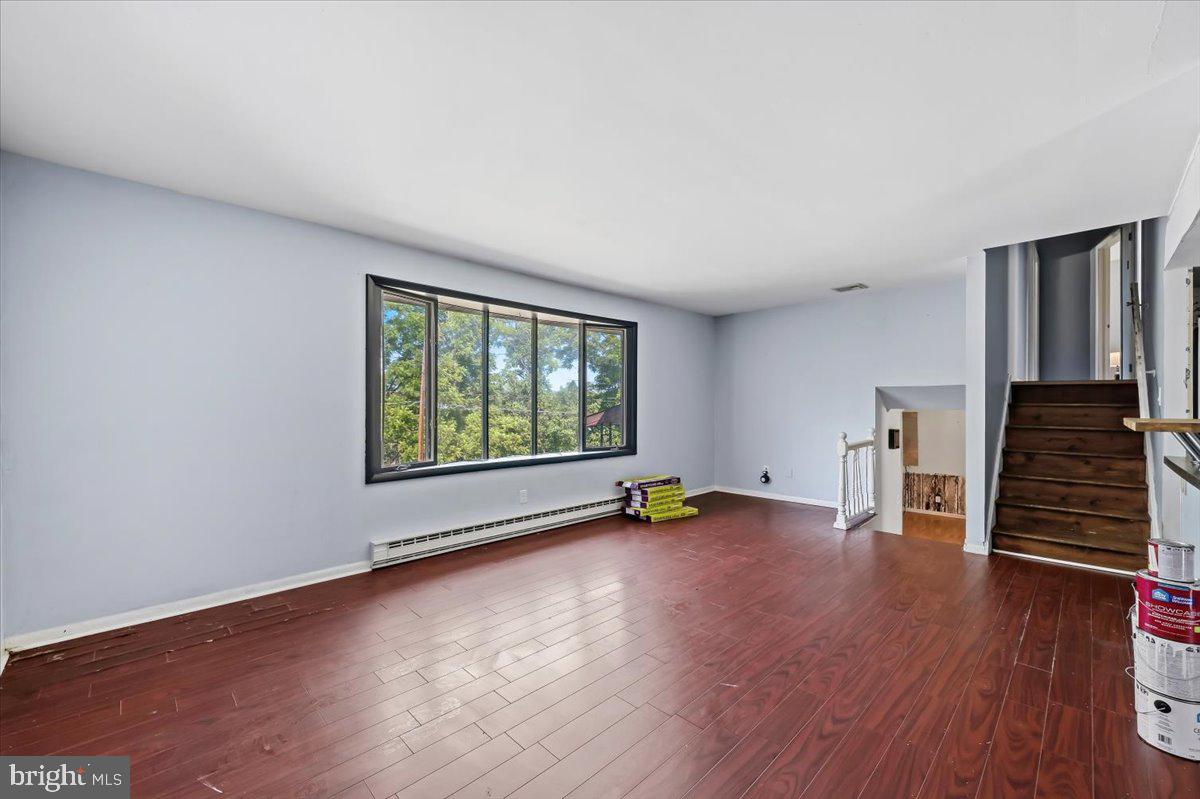 2230 N Lehigh Ave Property Photo 16