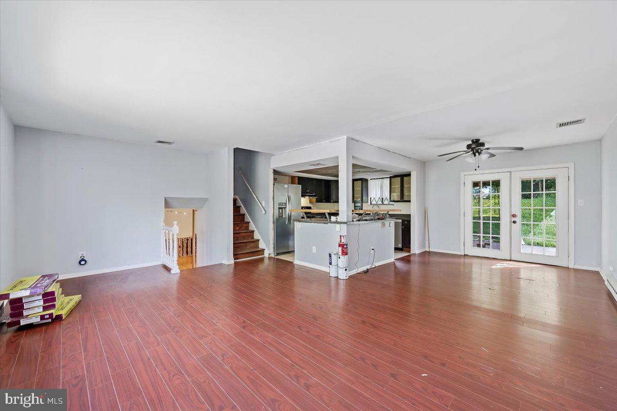 2230 N Lehigh Ave Property Photo 17