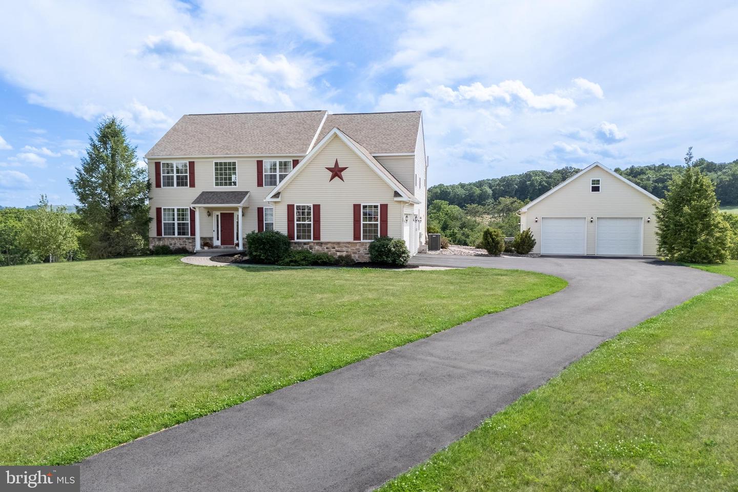 2912 Silver Creek Cir Property Photo 2