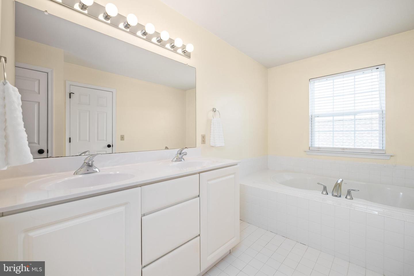 2912 Silver Creek Cir Property Photo 29