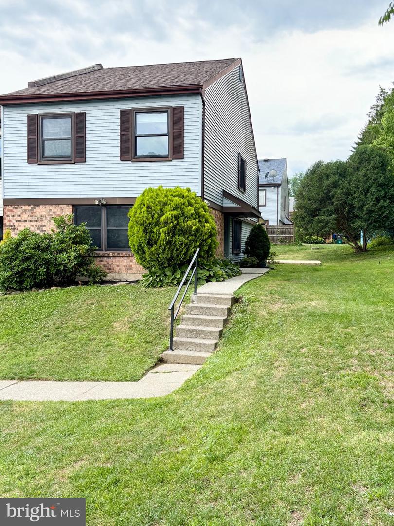 1726 Saratoga Ct Property Photo 1