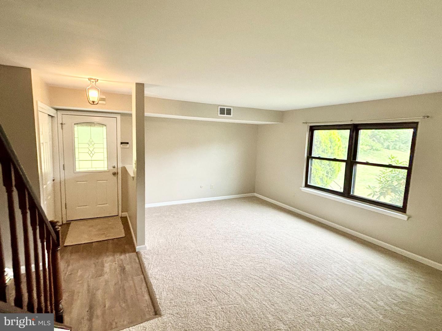 1726 Saratoga Ct Property Photo 3