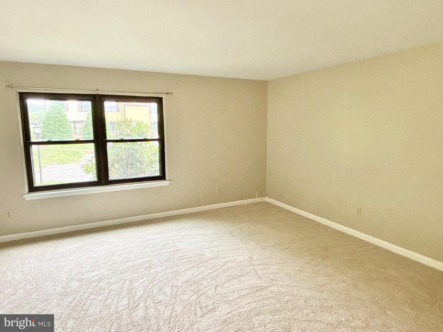1726 Saratoga Ct Property Photo 4
