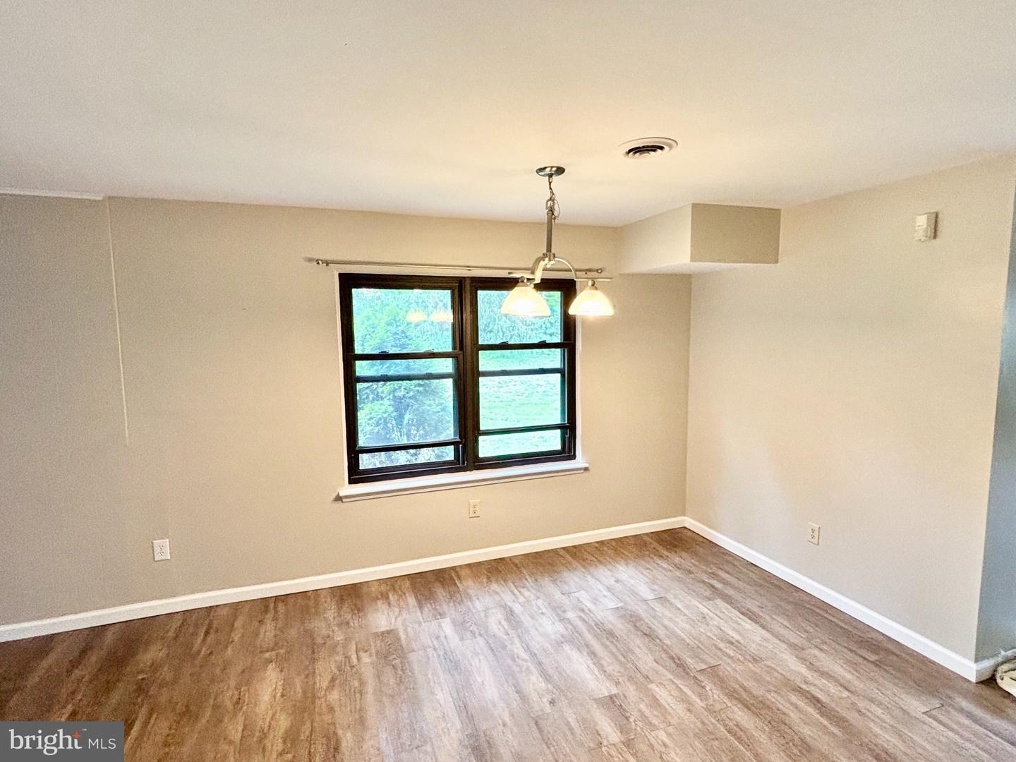 1726 Saratoga Ct Property Photo 5