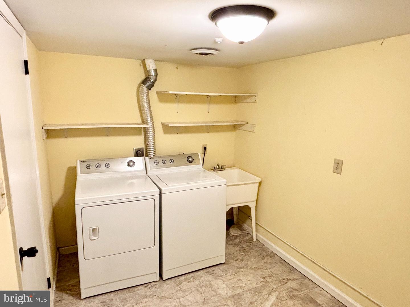 1726 Saratoga Ct Property Photo 27