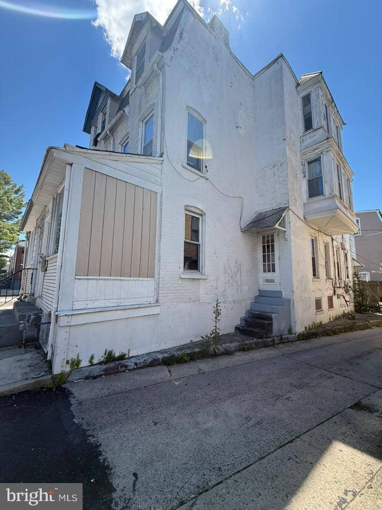 528 W Tilghman St Property Photo 1