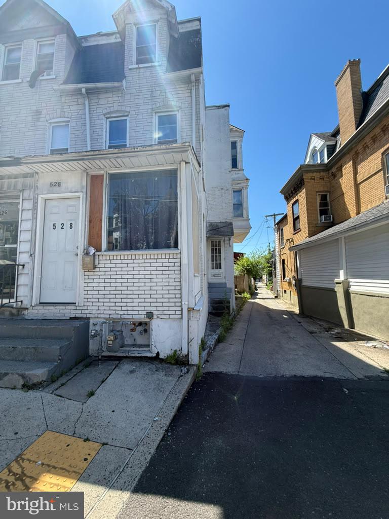 528 W Tilghman St Property Photo 2