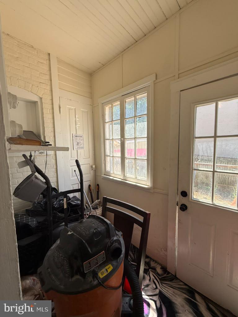 528 W Tilghman St Property Photo 4