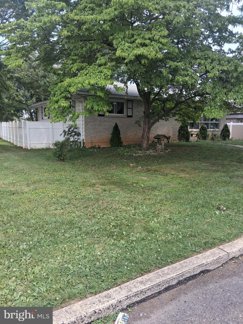 1611 S Race St Property Photo 1