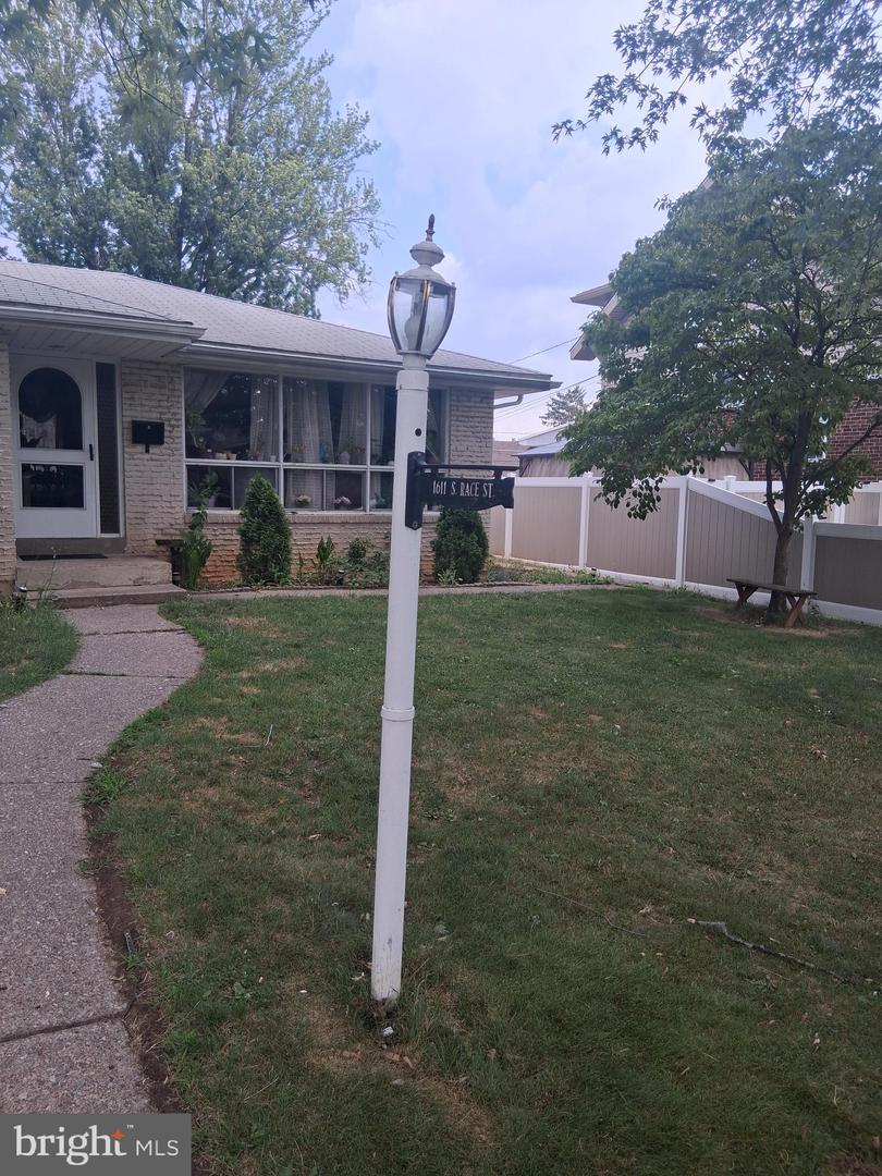 1611 S Race St Property Photo 3