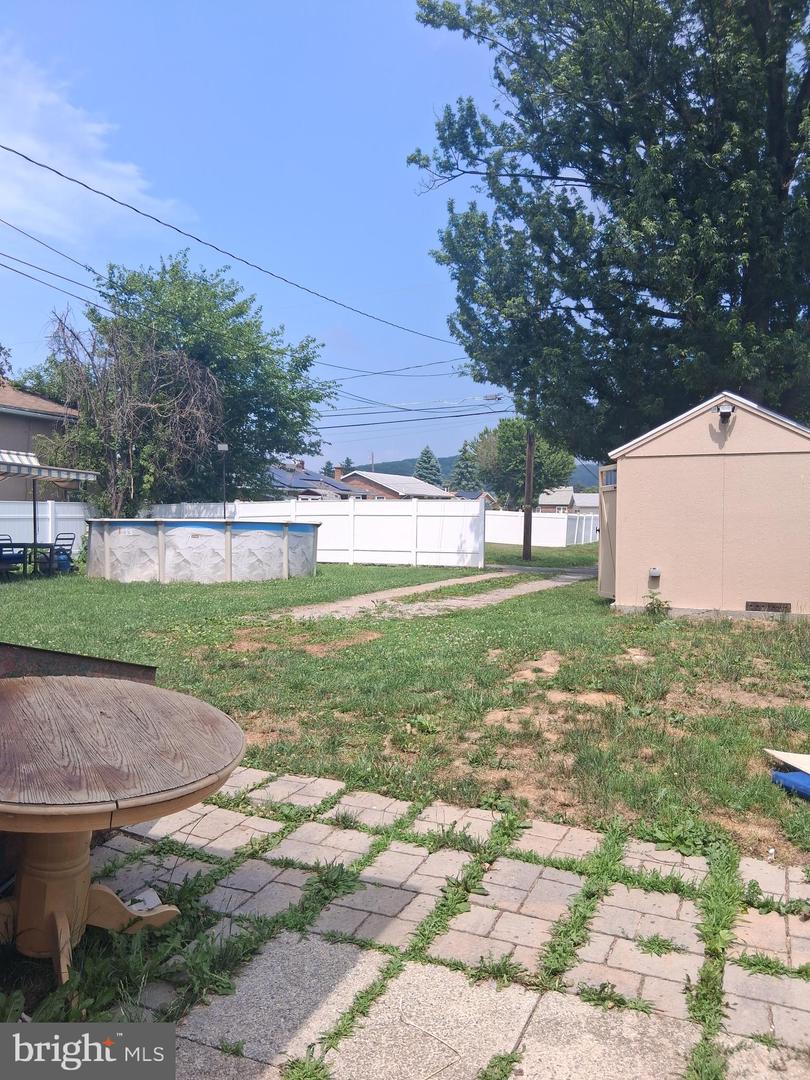 1611 S Race St Property Photo 4